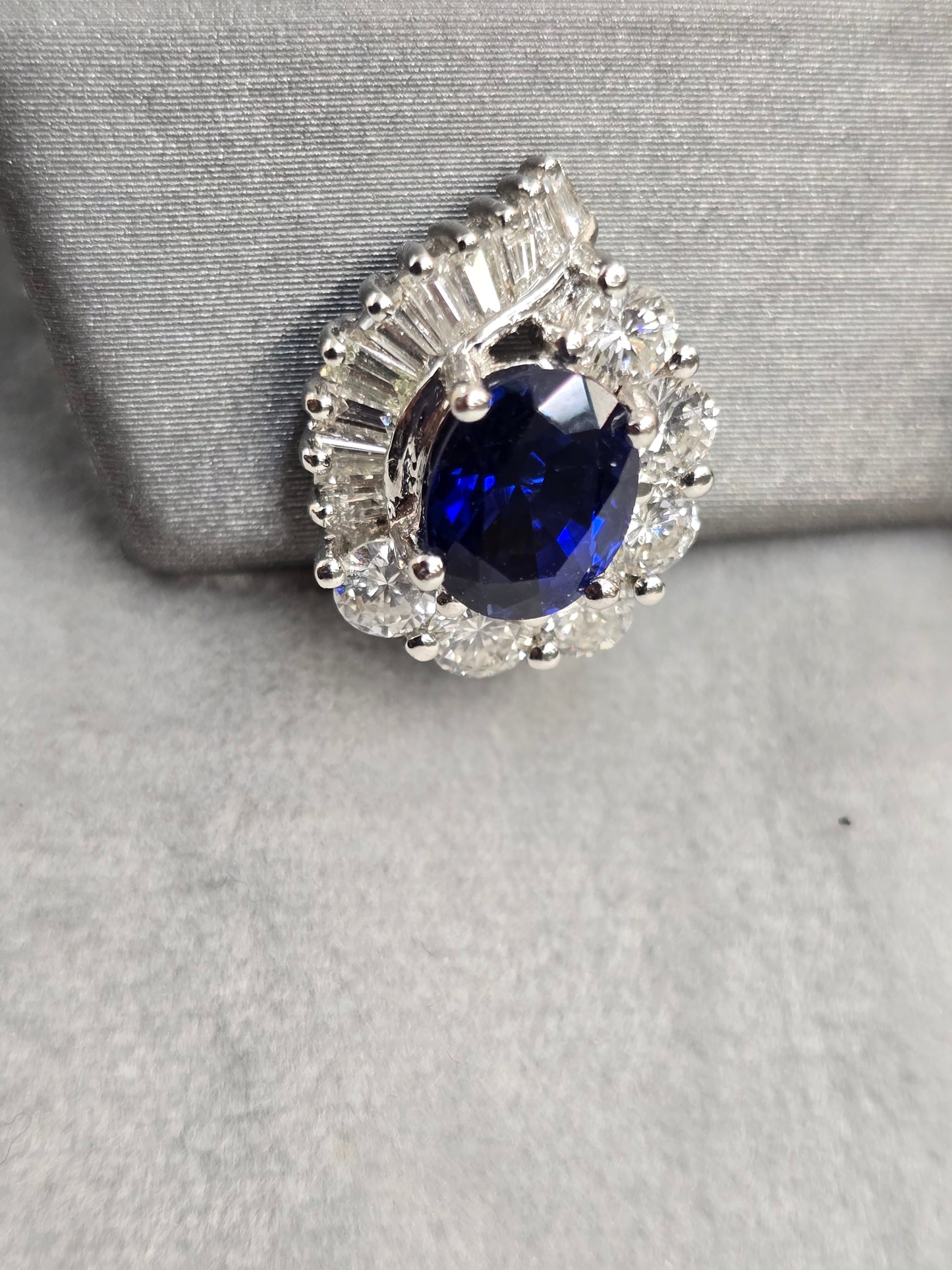 Sapphire and diamond earings
