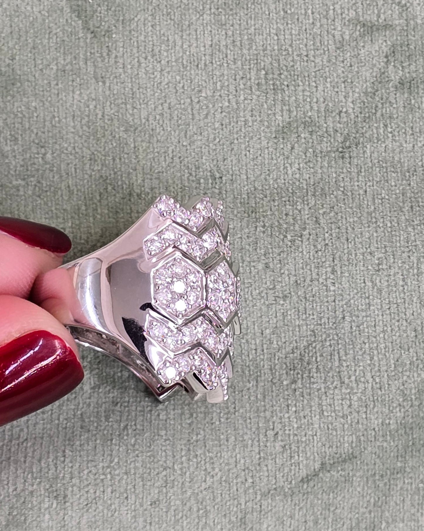 Cocktail diamond ring