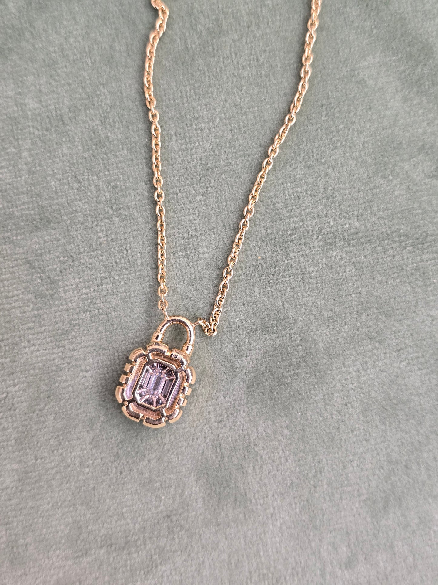 18K yellow Gold - 0.35 Ct Natural Diamond Lock Shape Pendant with Chain