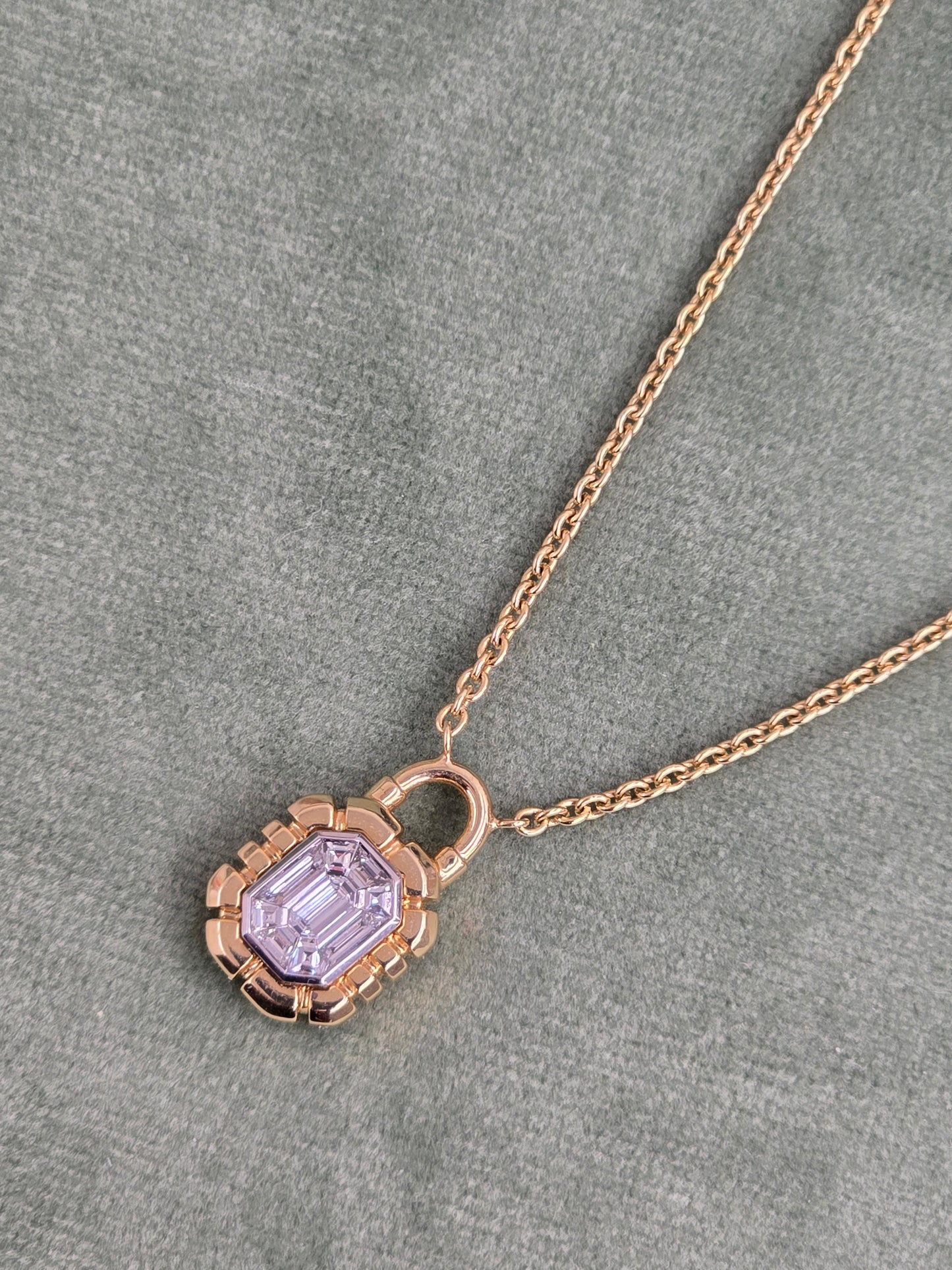 18K yellow Gold - 0.35 Ct Natural Diamond Lock Shape Pendant with Chain