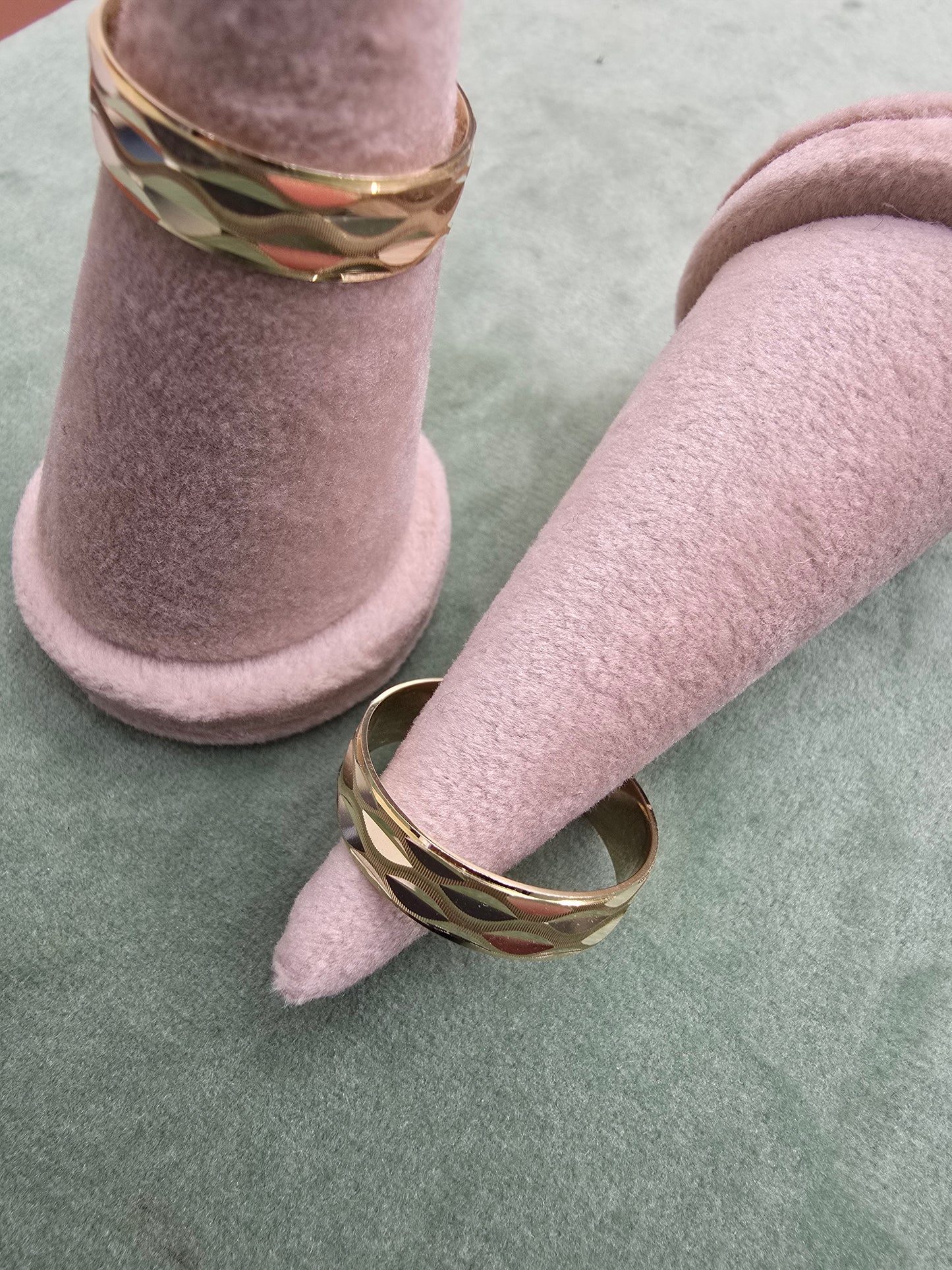 Wedding ring 14 K yellow gold (all sizes is available)