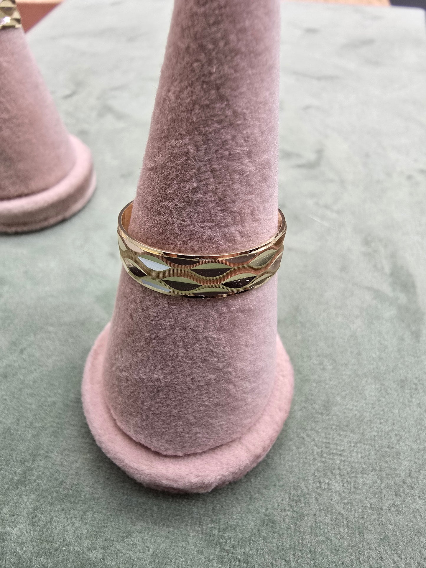 Wedding ring 14 K yellow gold (all sizes is available)
