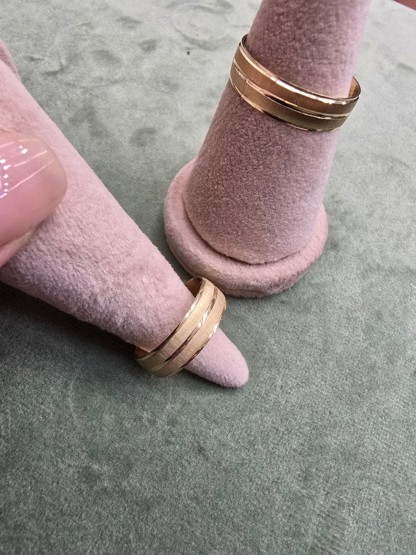 Wedding ring (all sizes are available)