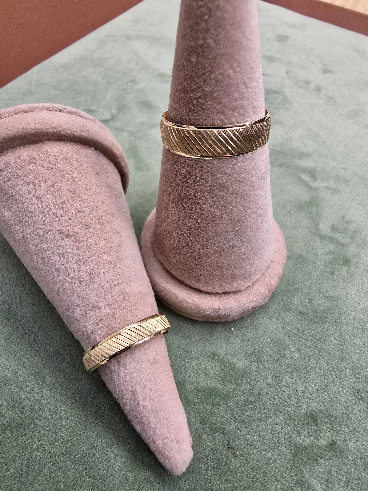 Wedding ring (all sizes are available)