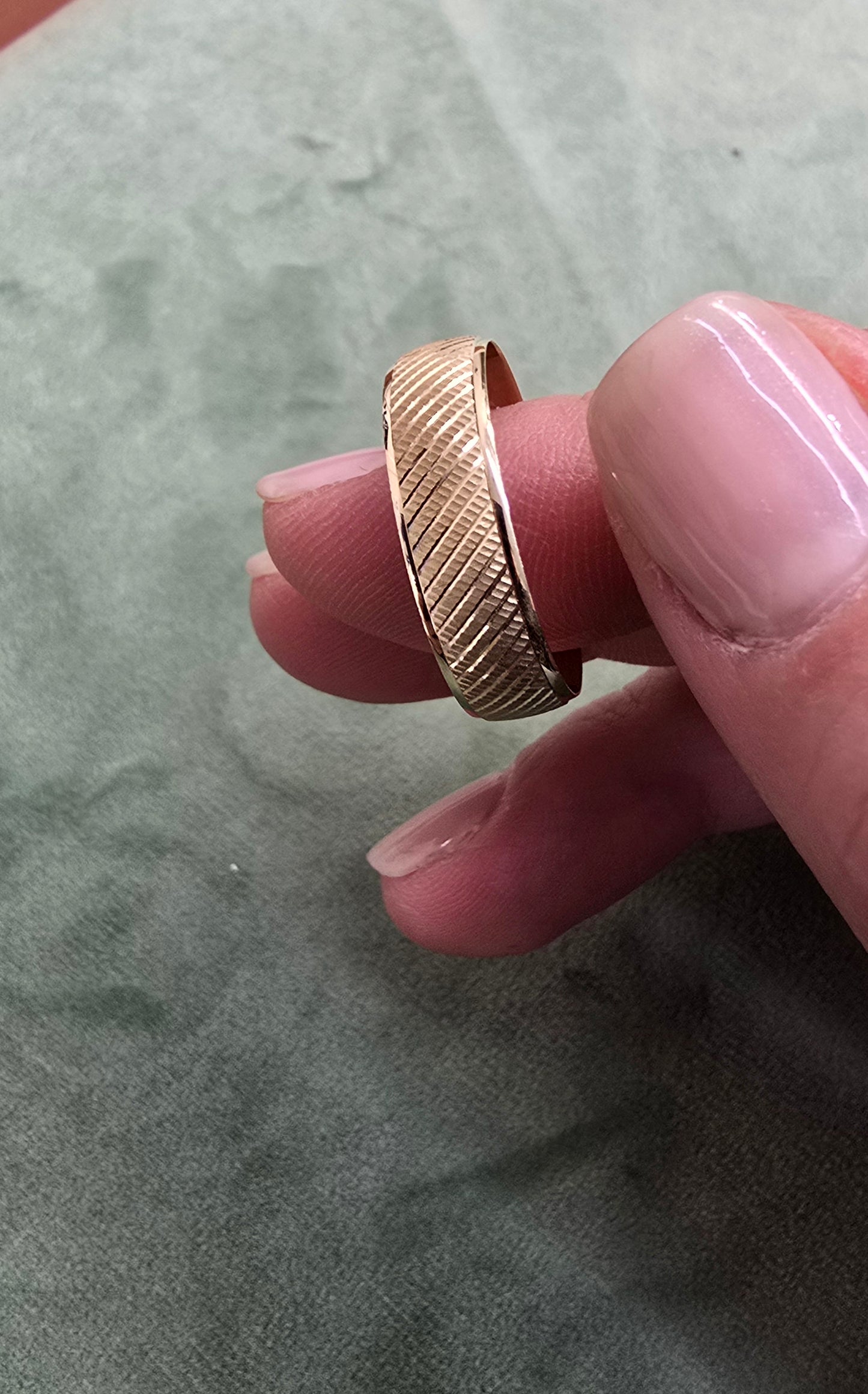 Wedding ring (all sizes are available)