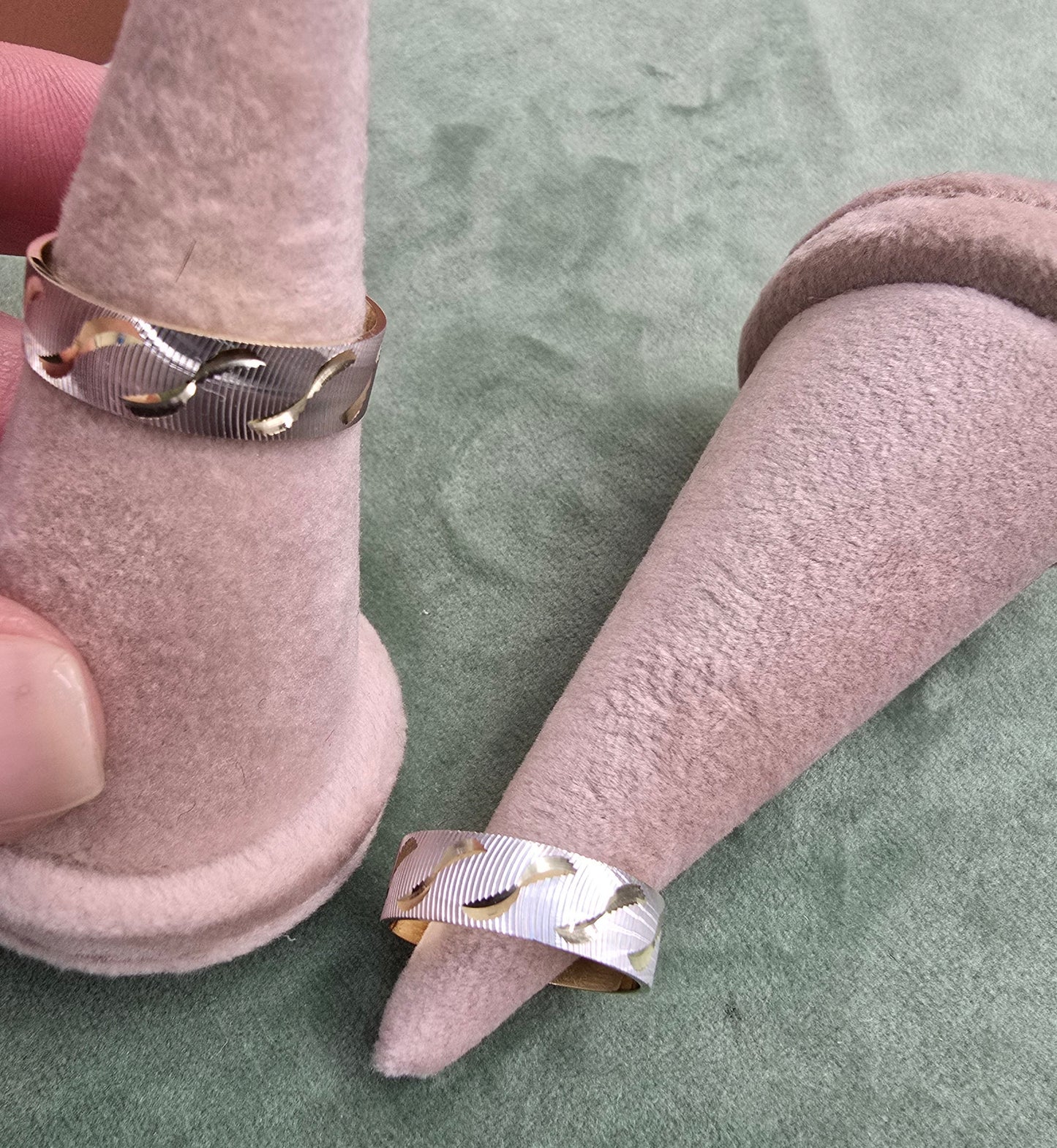 Wedding ring (all sizes are available)