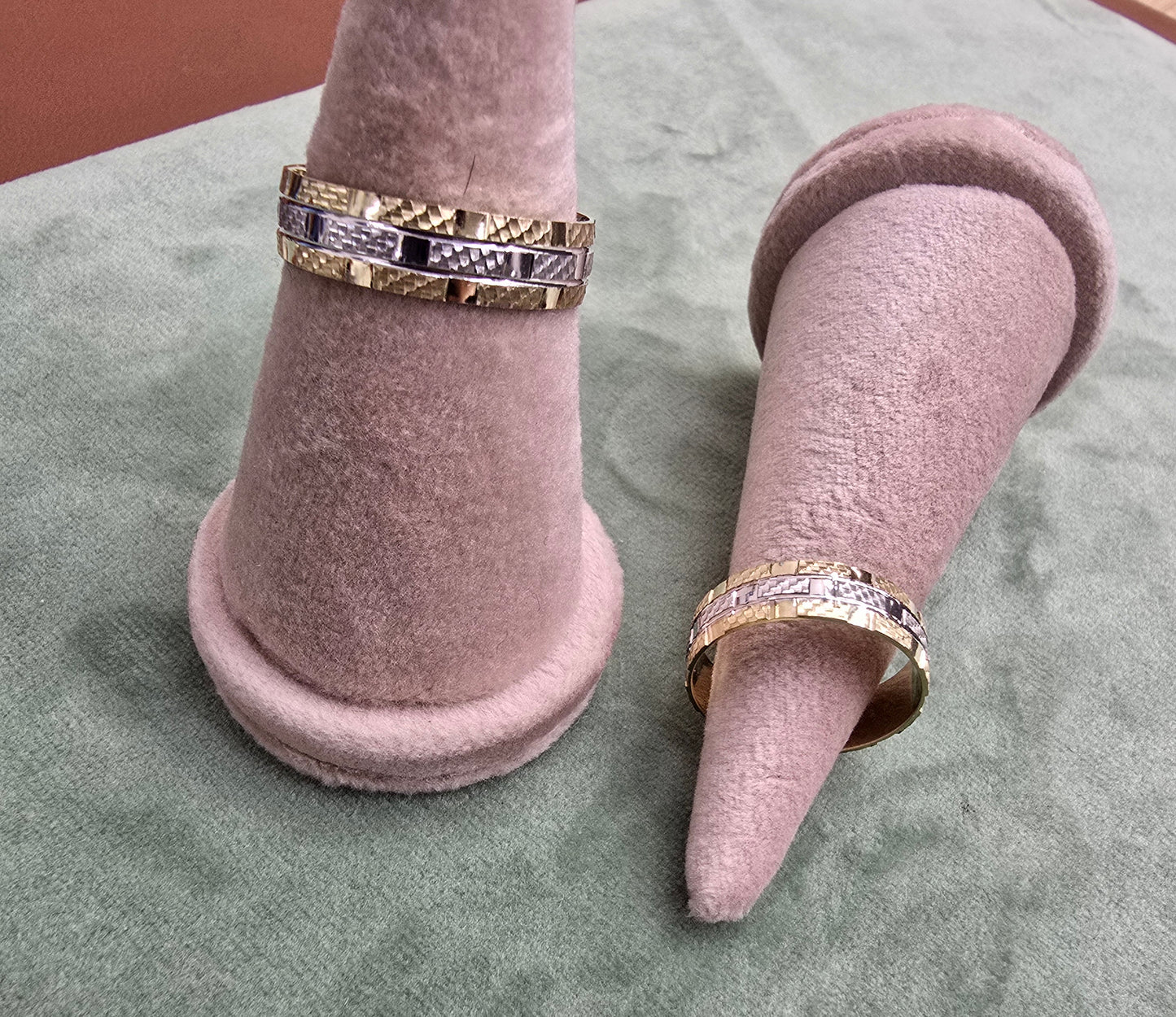 Wedding ring (all sizes are available)