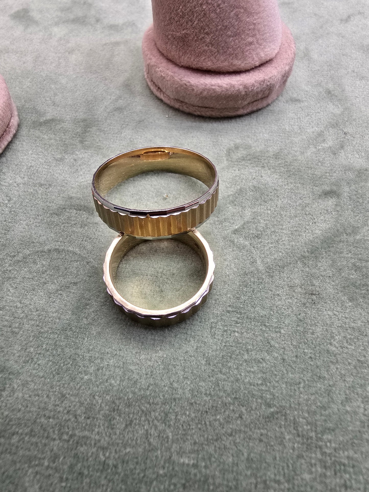 Wedding ring (all sizes are available)