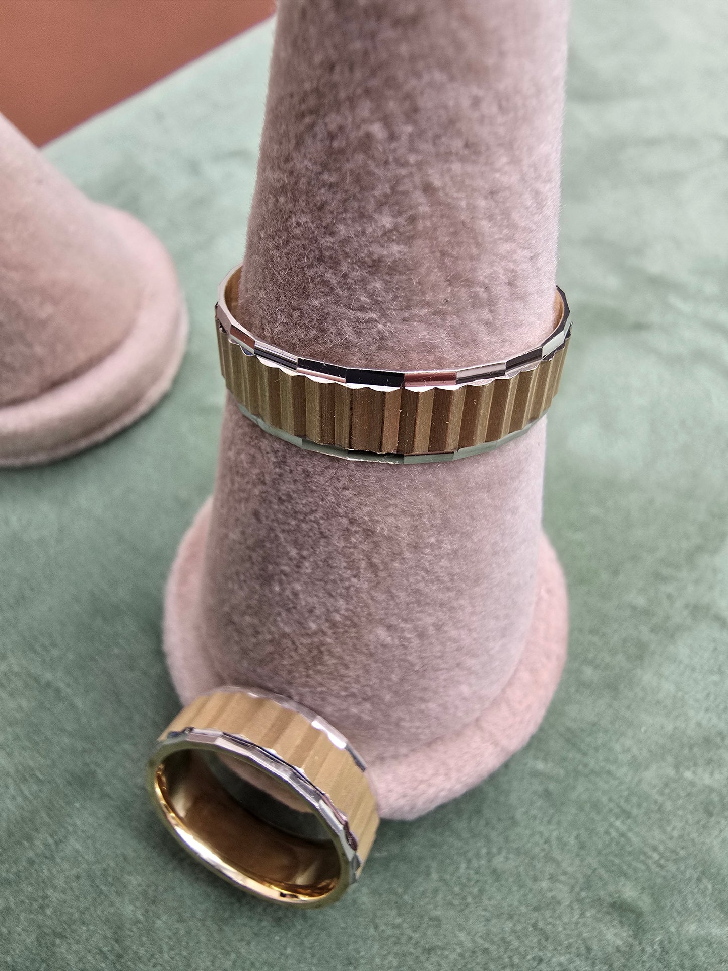 Wedding ring (all sizes are available)