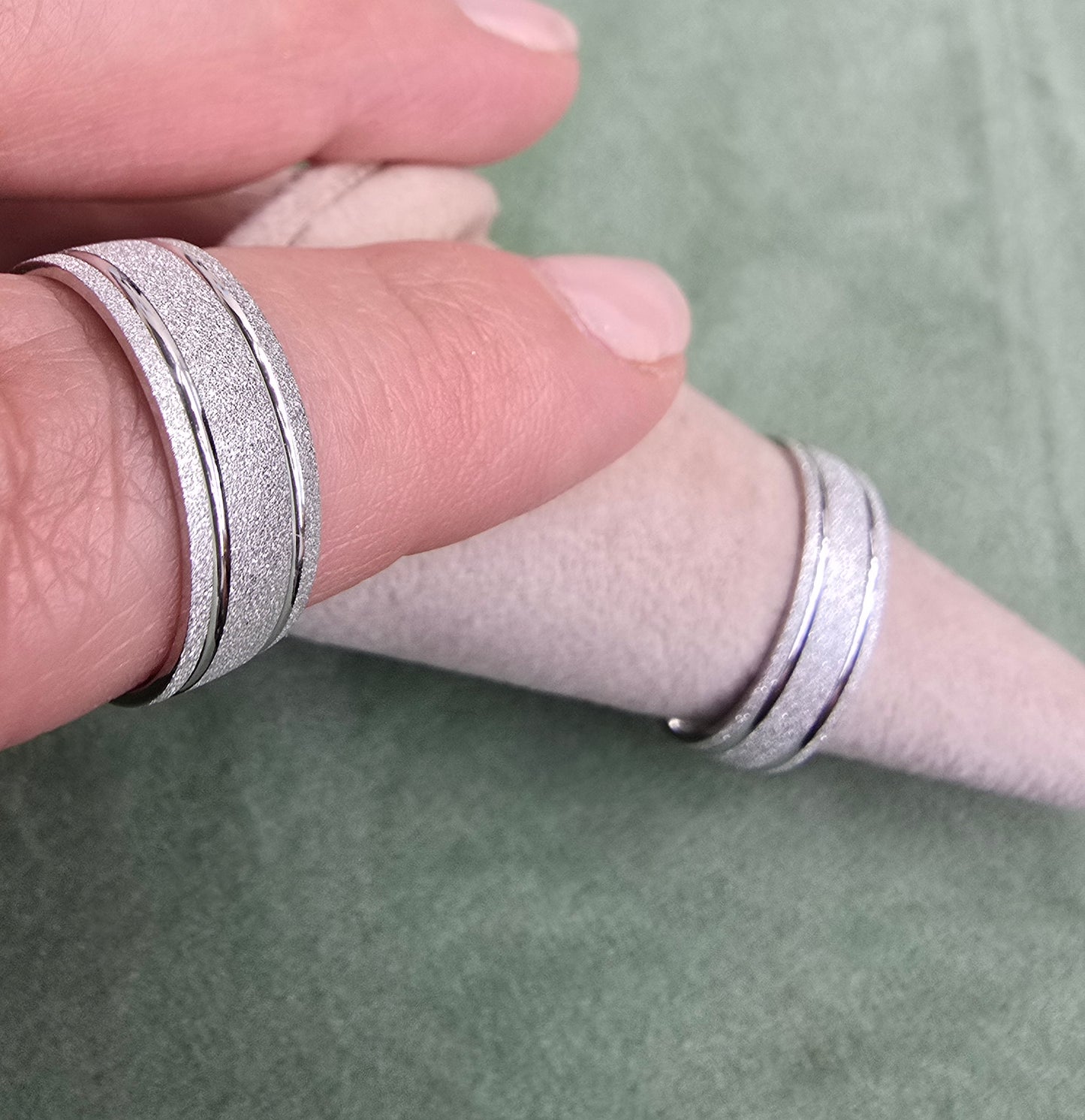 Wedding ring (all sizes are available)