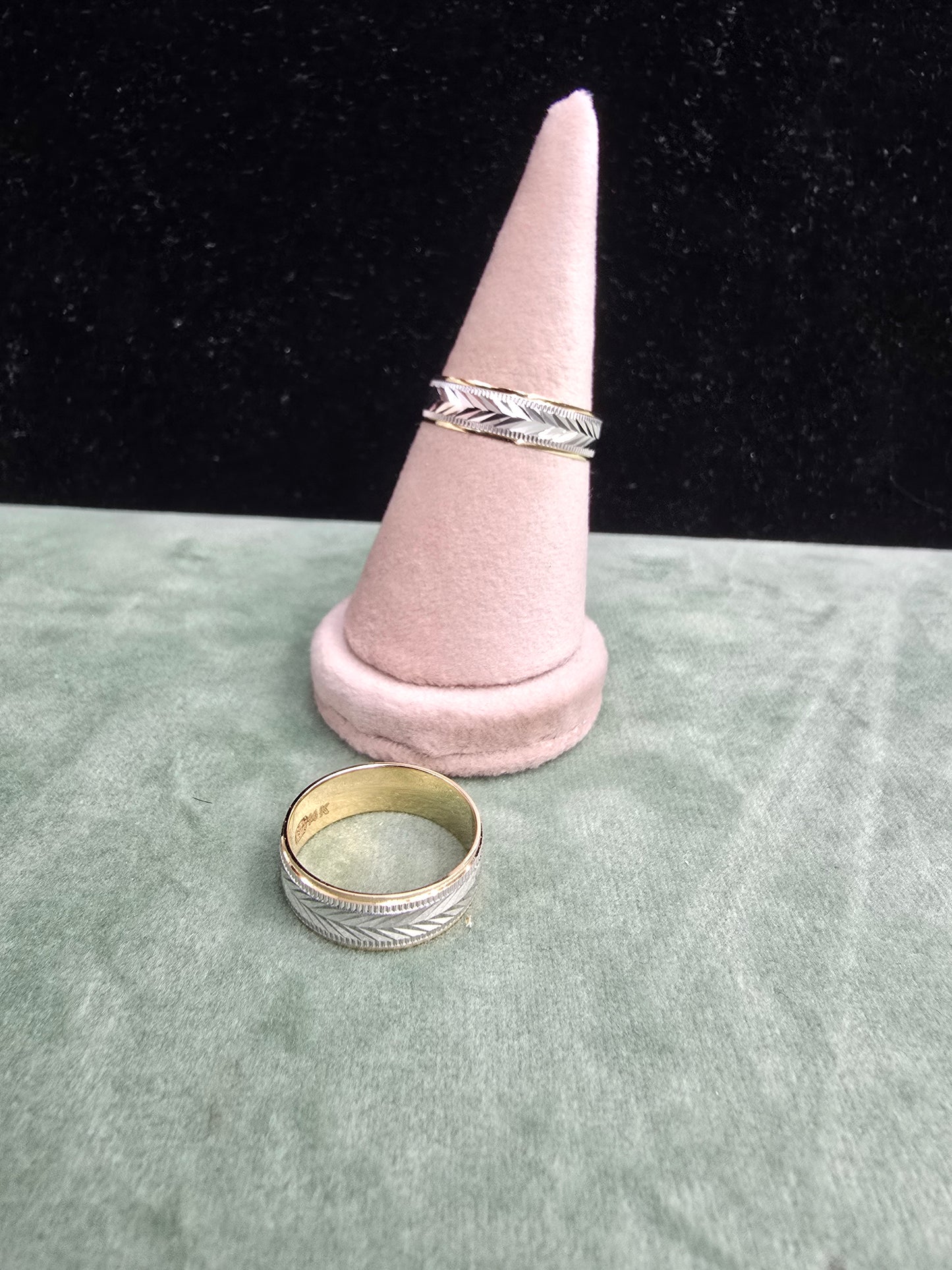 Wedding ring (all sizes are available)
