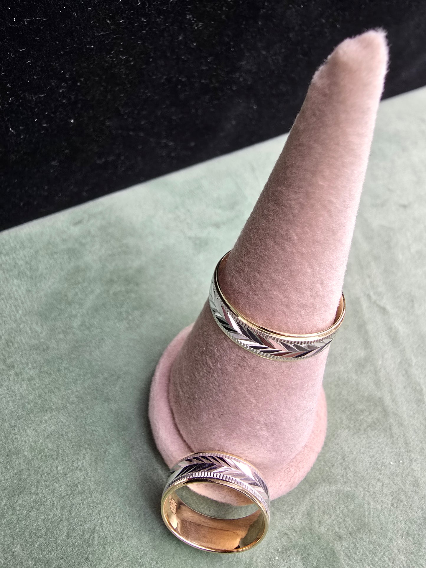 Wedding ring (all sizes are available)