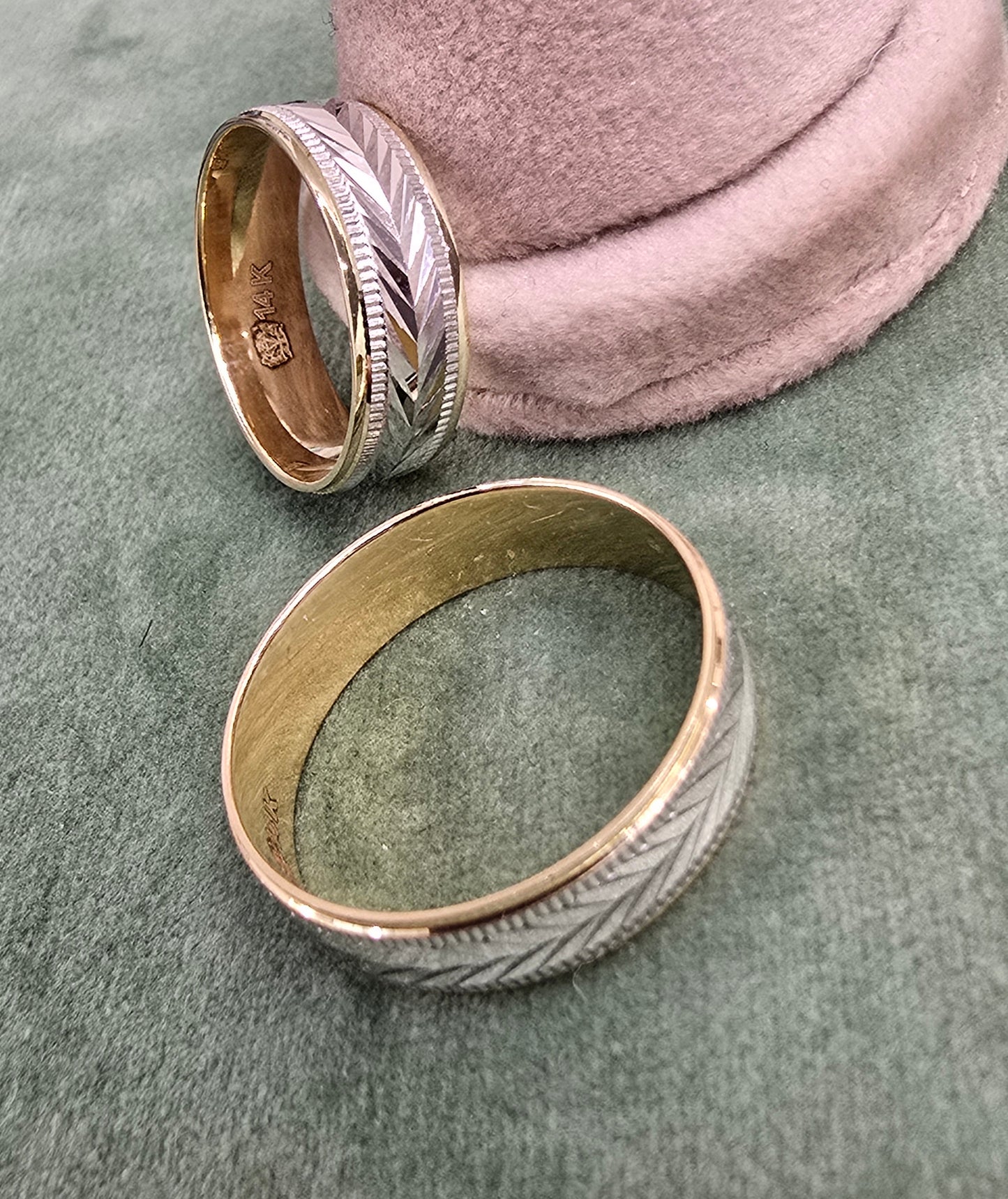 Wedding ring (all sizes are available)