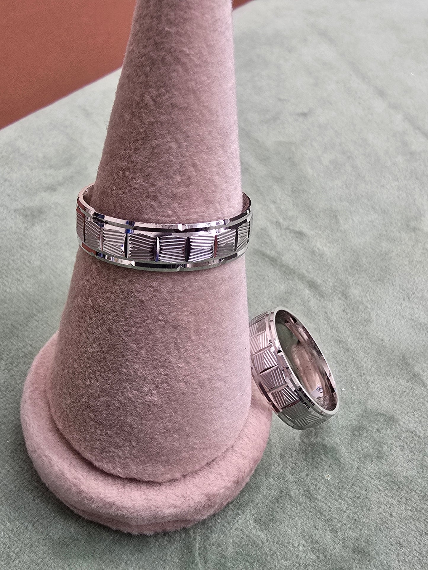Wedding ring (all sizes are available)