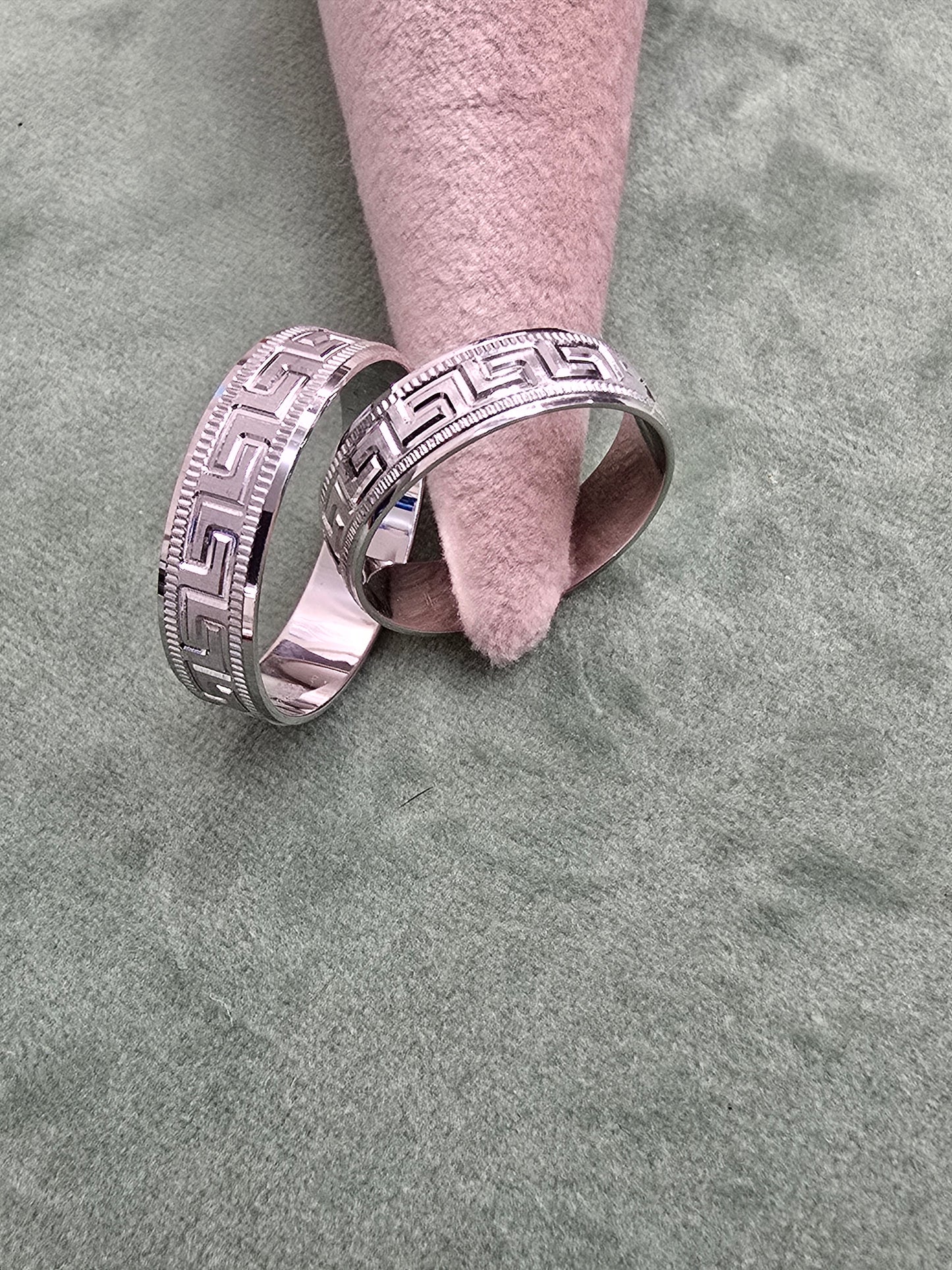 Wedding ring (all sizes are available)