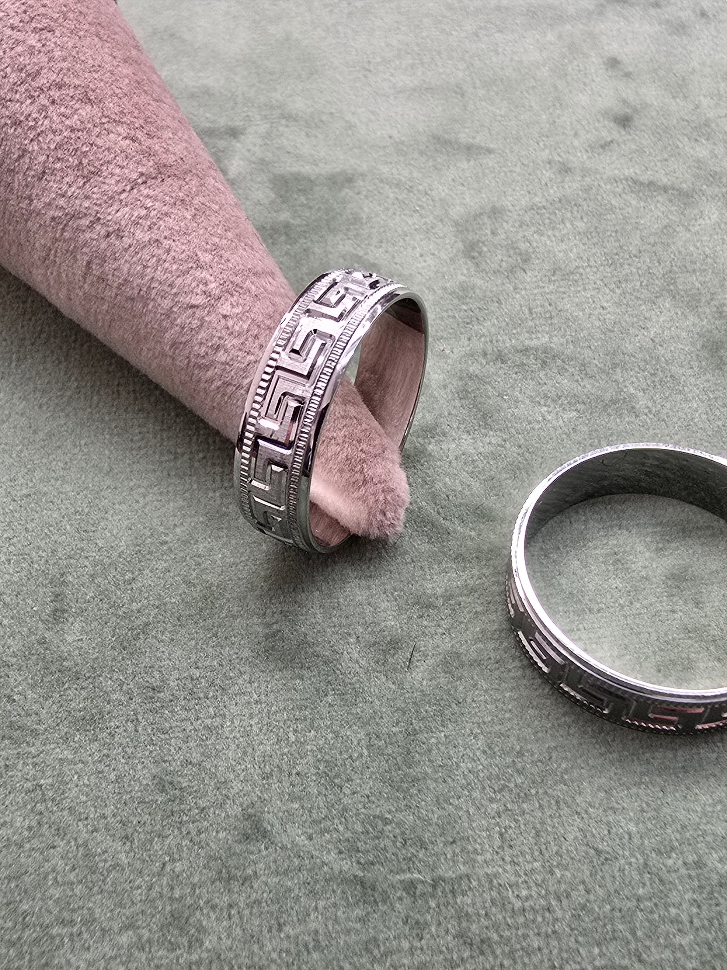 Wedding ring (all sizes are available)
