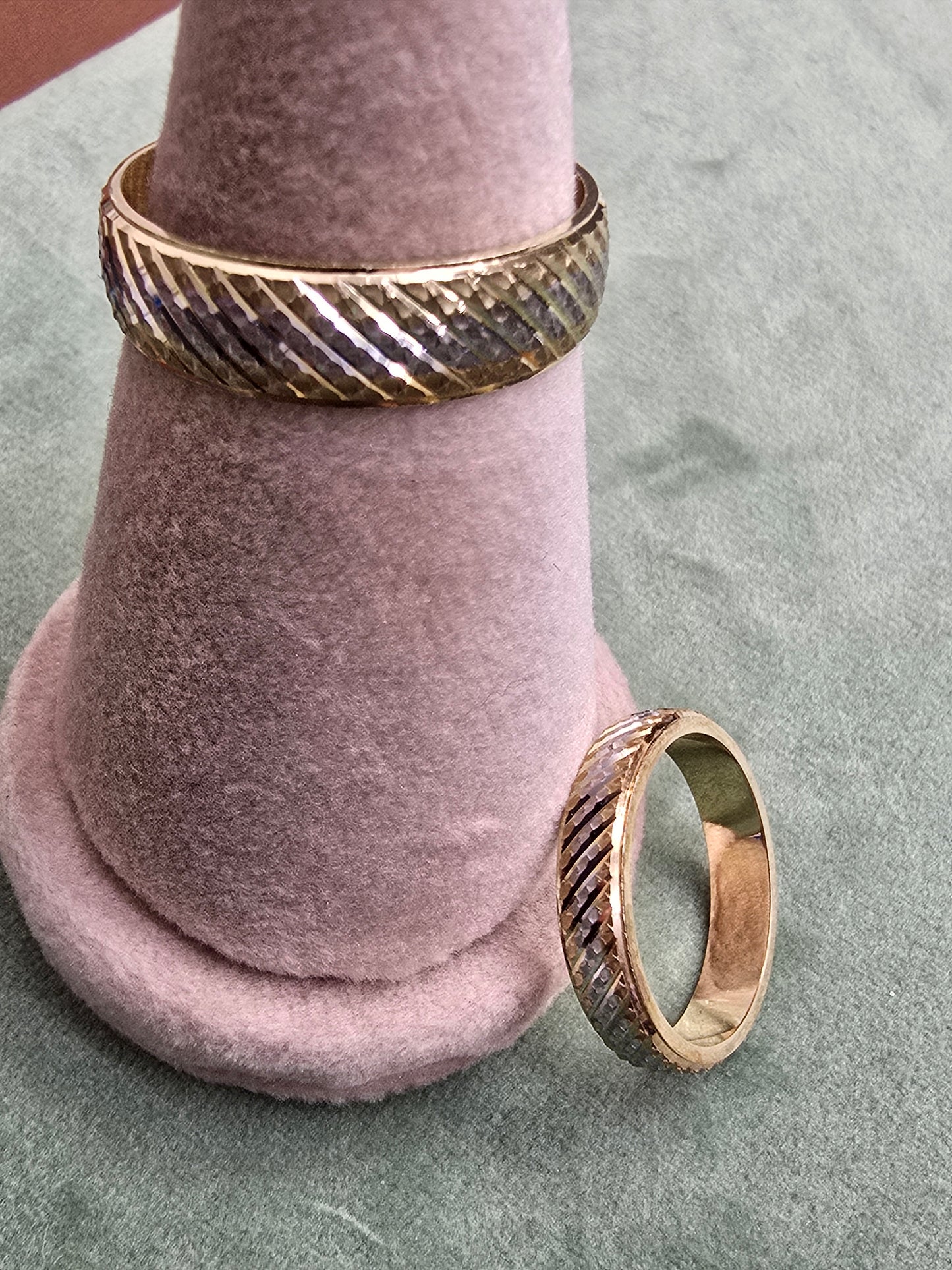 Wedding ring(all sizes are available)