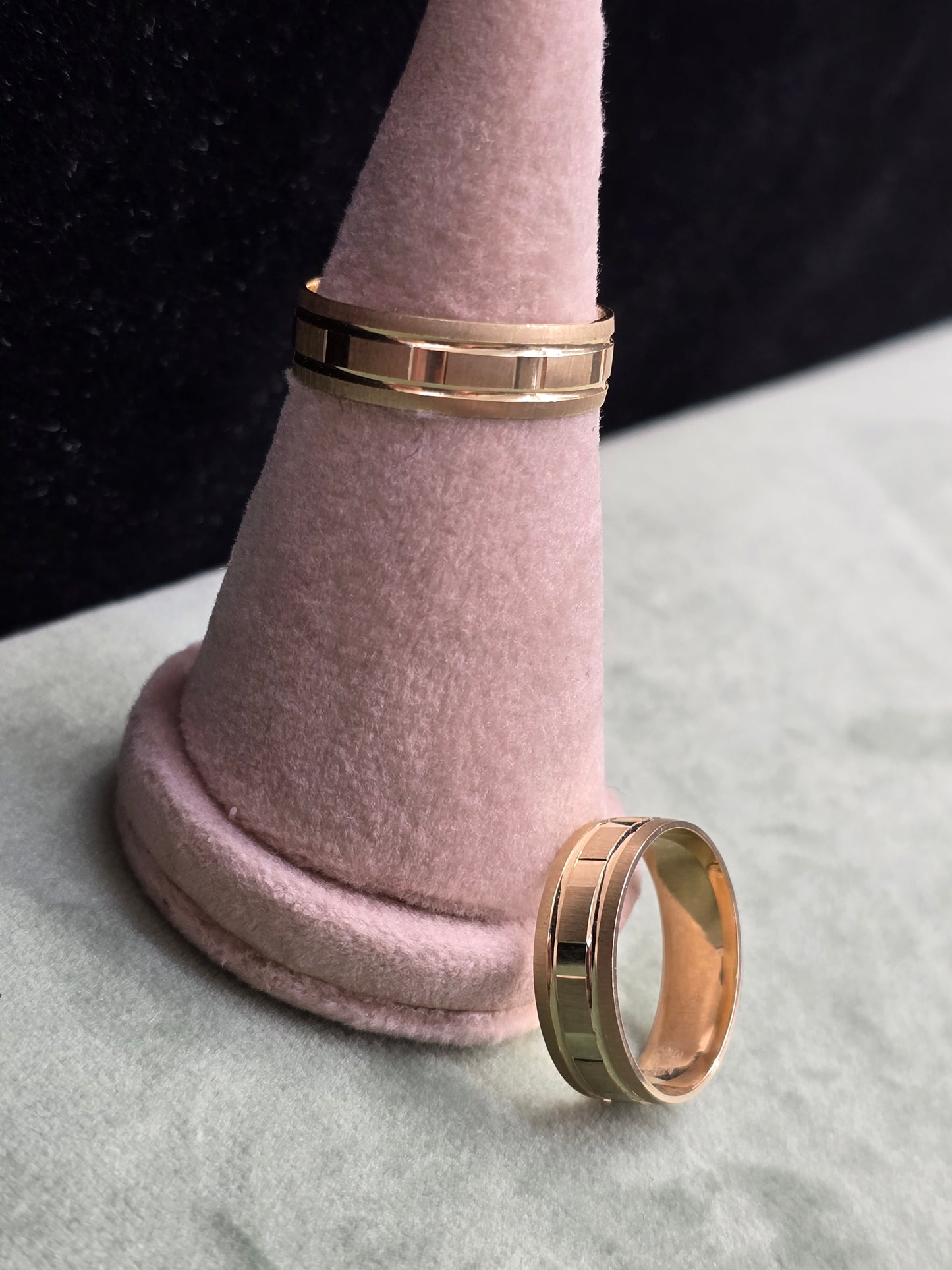 Wedding ring (all sizes are available)