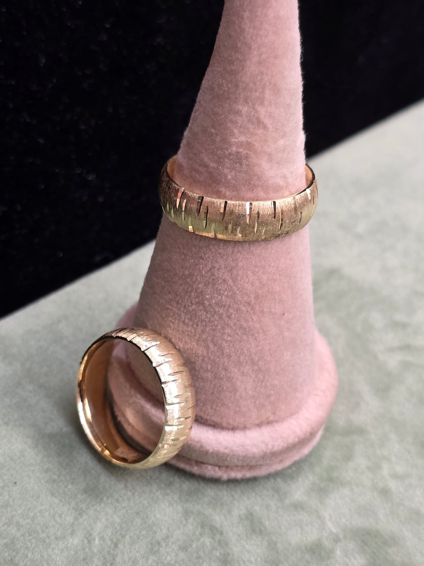 Wedding ring (all sizes are available)