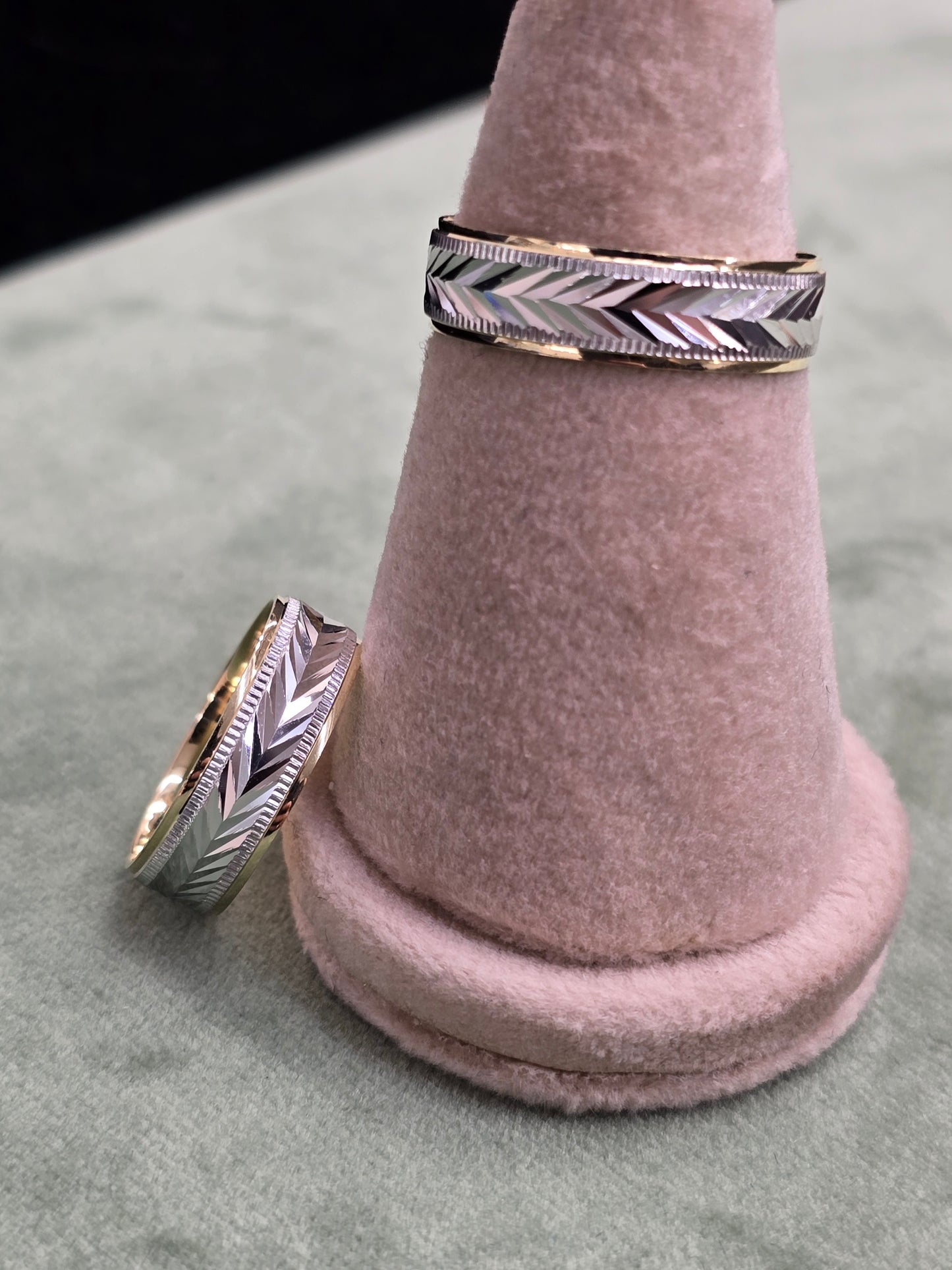 Wedding ring (all sizes are available)