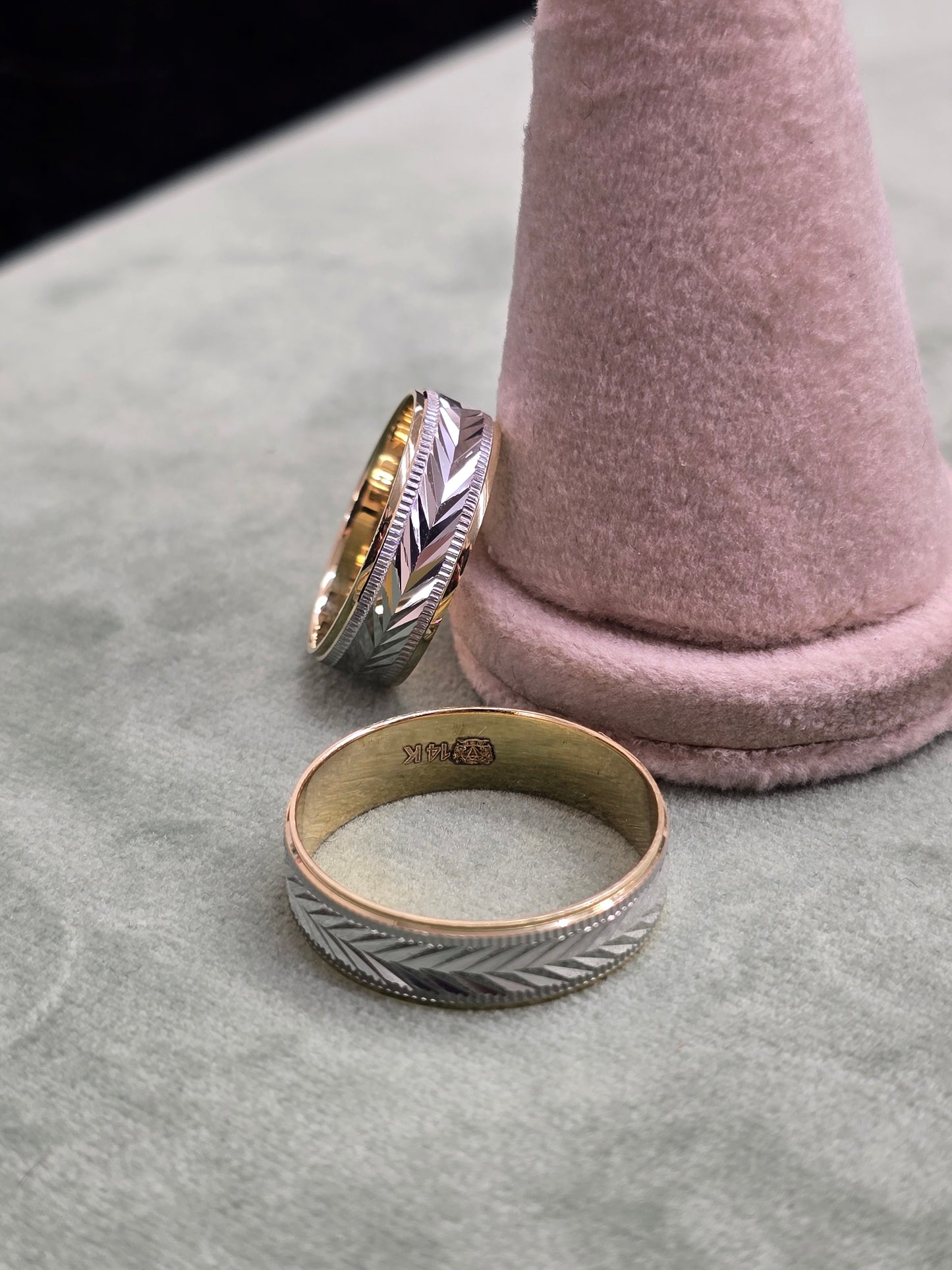 Wedding ring (all sizes are available)