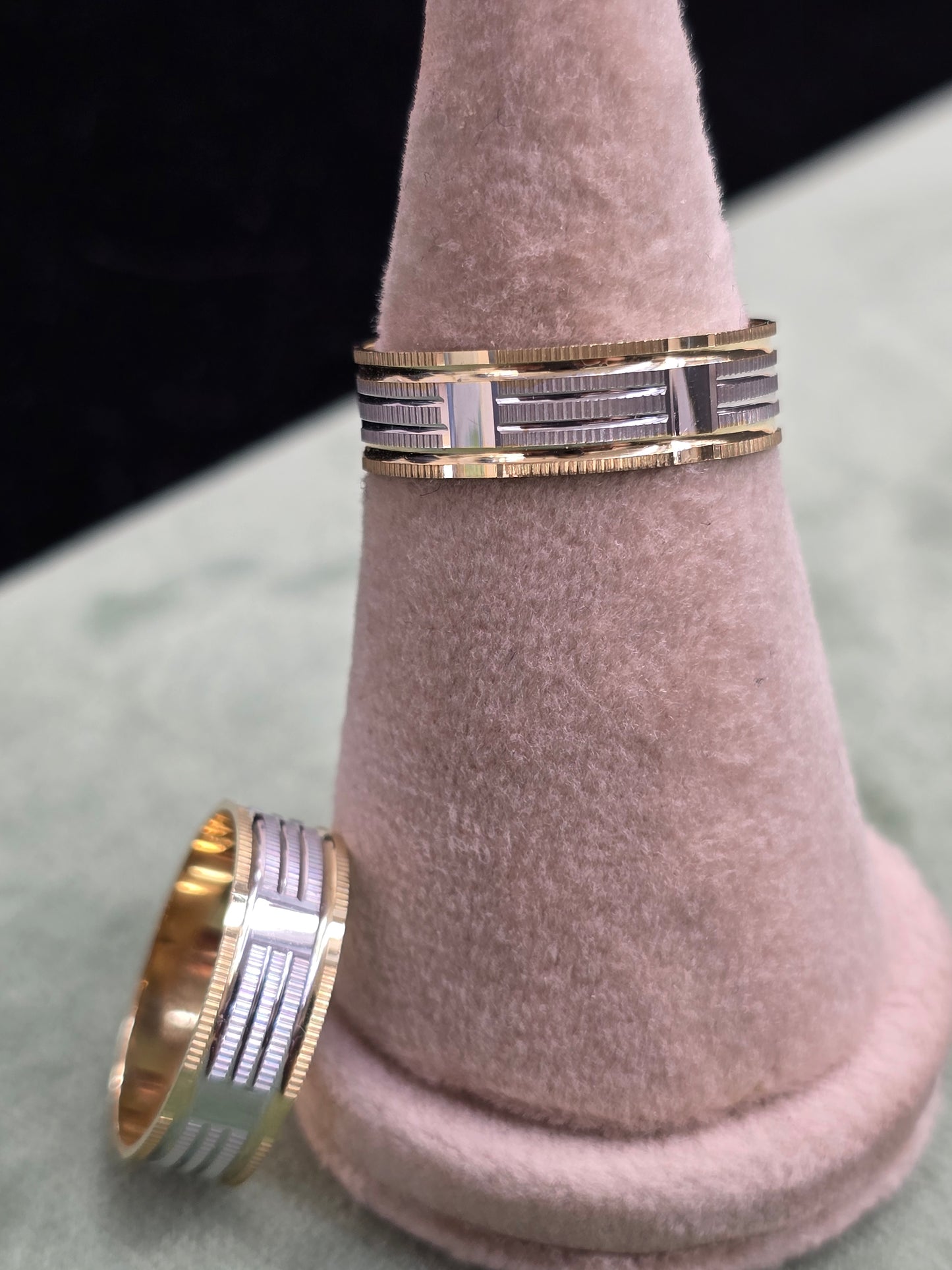 Wedding ring (all sizes are available)