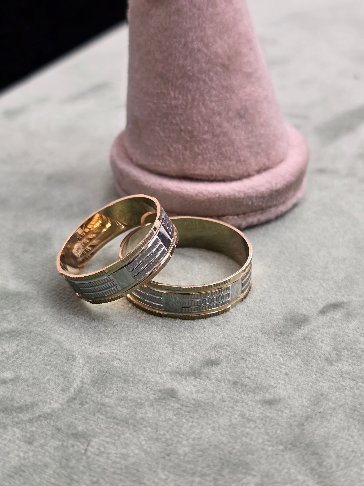 Wedding ring (all sizes are available)