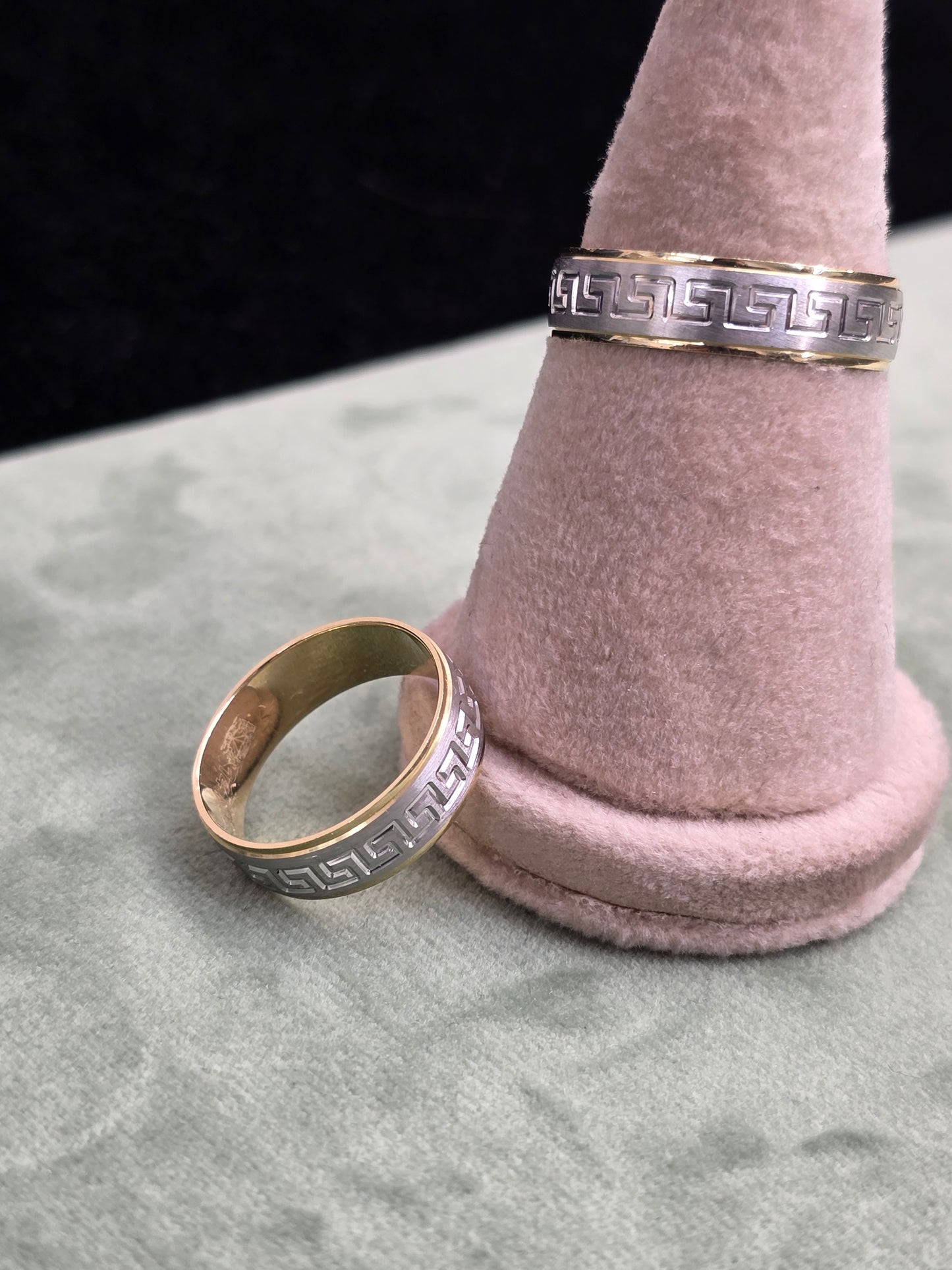Wedding ring (all sizes are available)