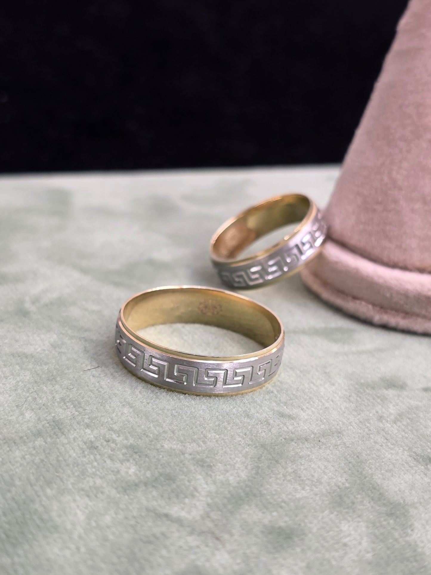 Wedding ring (all sizes are available)