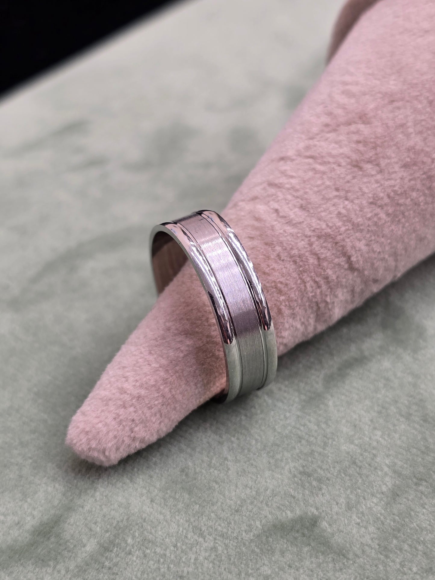 Wedding ring (all sizes are available)