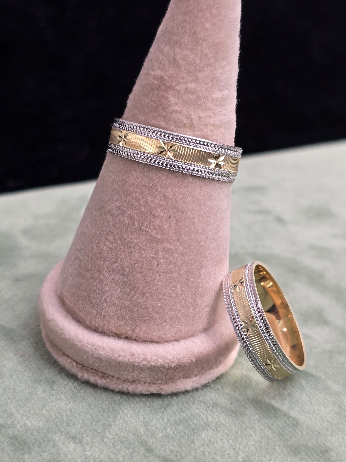 Wedding ring (all sizes are available)