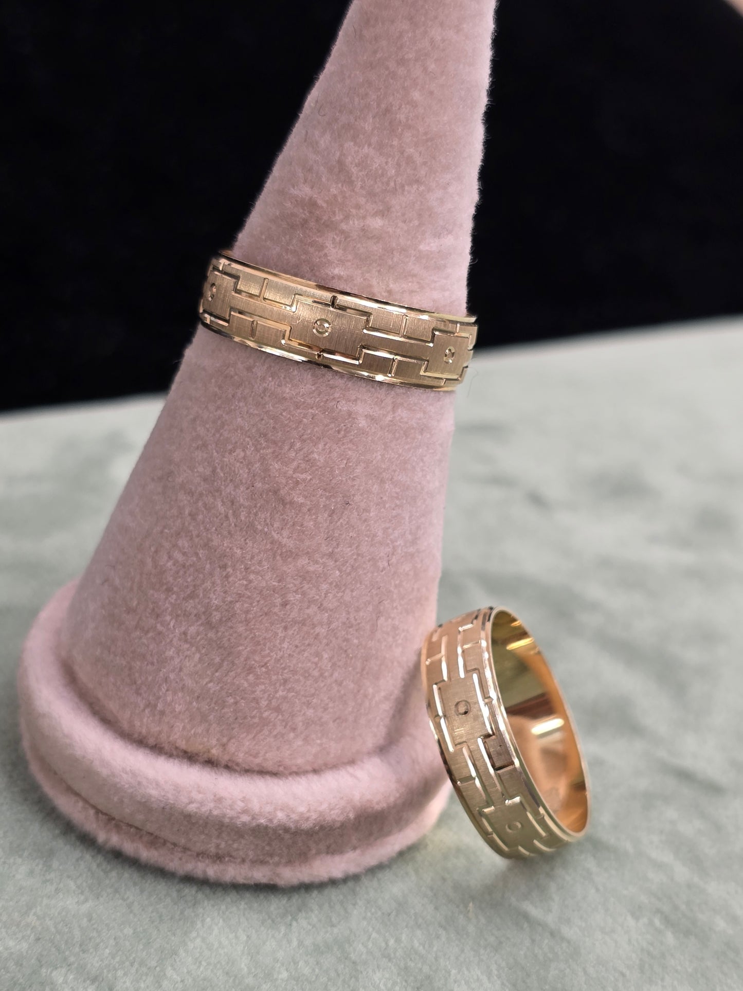 Wedding ring (all sizes are available)