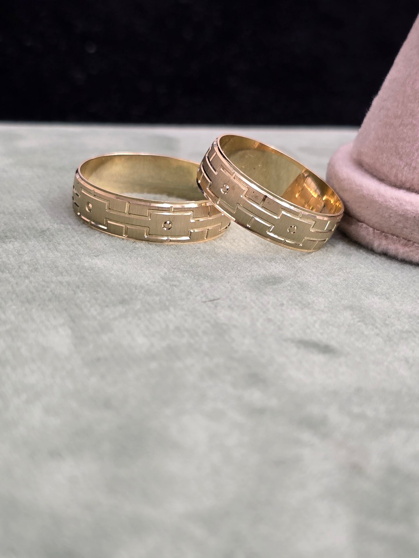 Wedding ring (all sizes are available)