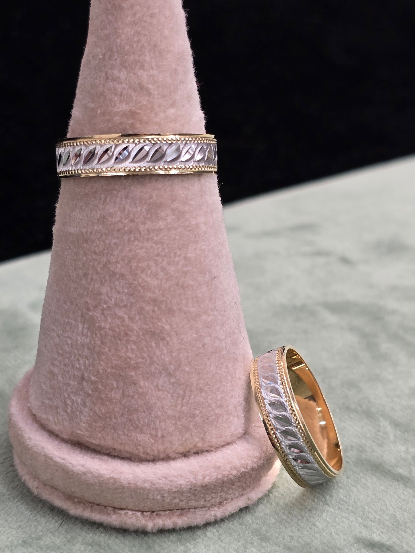 Wedding ring (all sizes are available)
