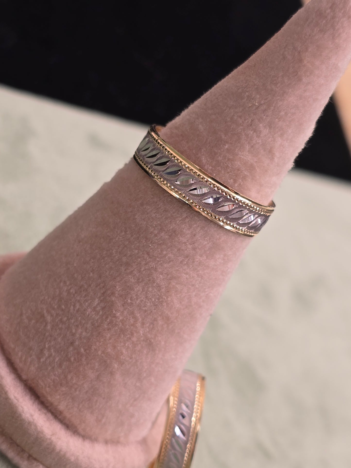 Wedding ring (all sizes are available)