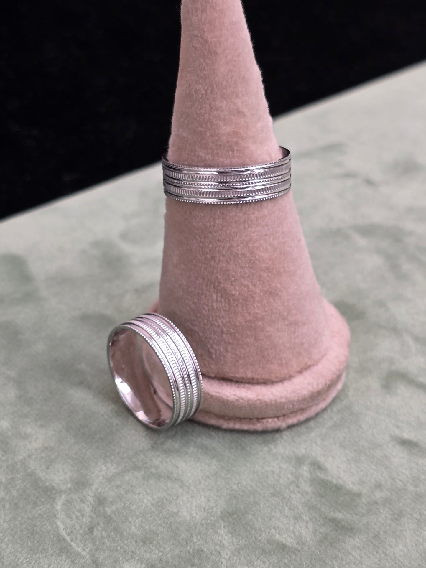Wedding ring (all sizes are available)