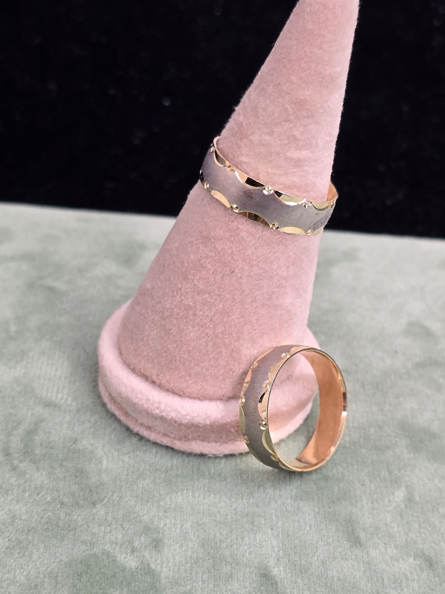 Wedding ring ( all sizes are available)