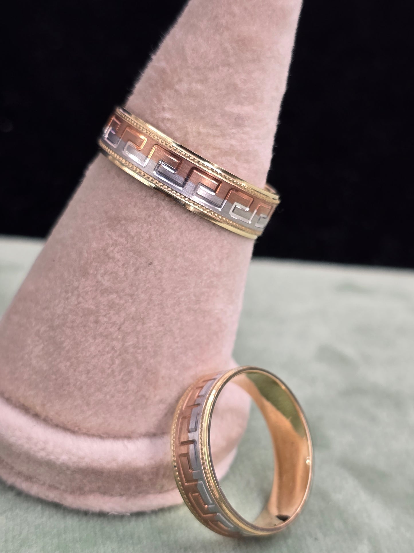 Wedding ring (all sizes are available)
