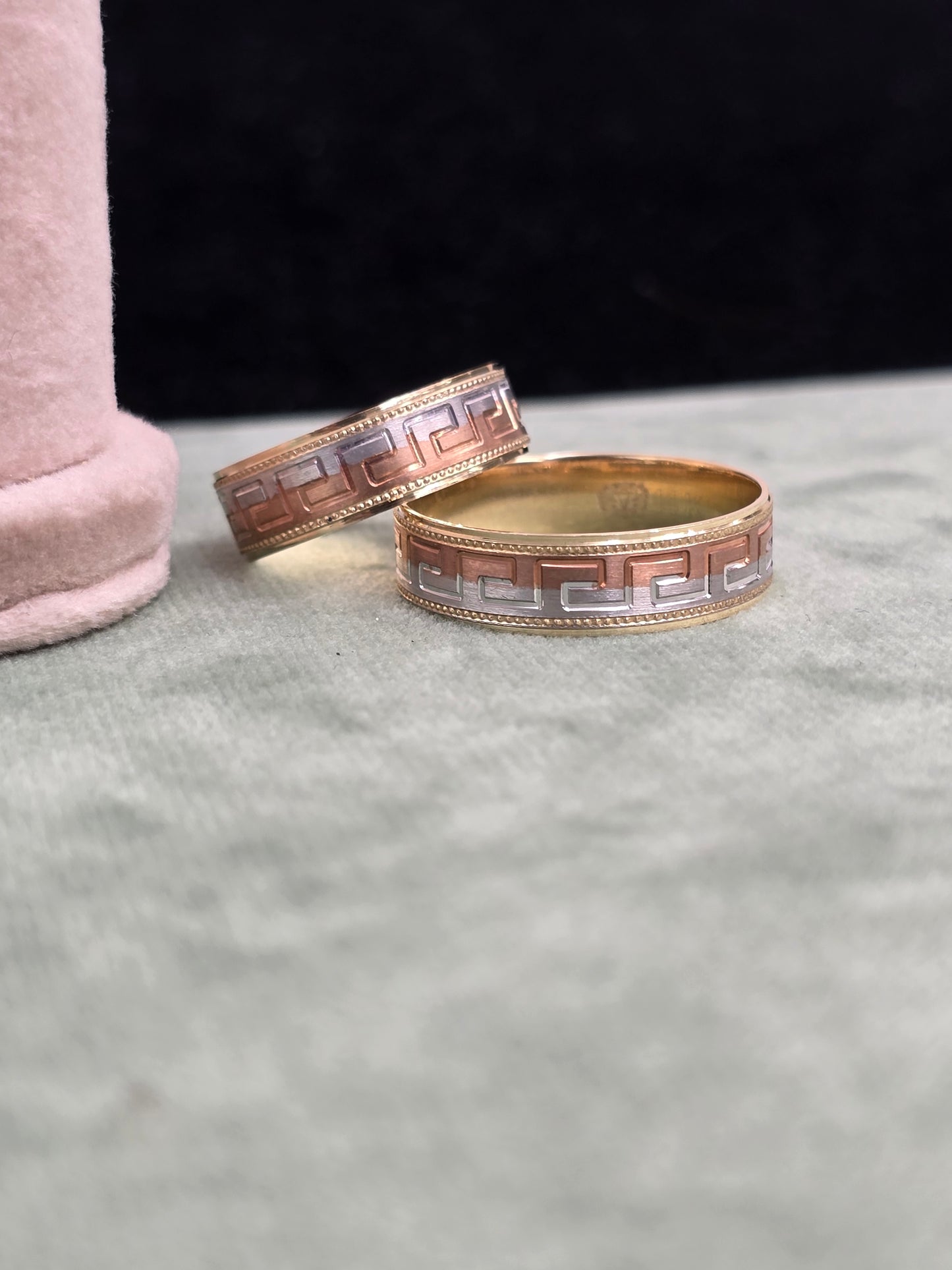 Wedding ring (all sizes are available)