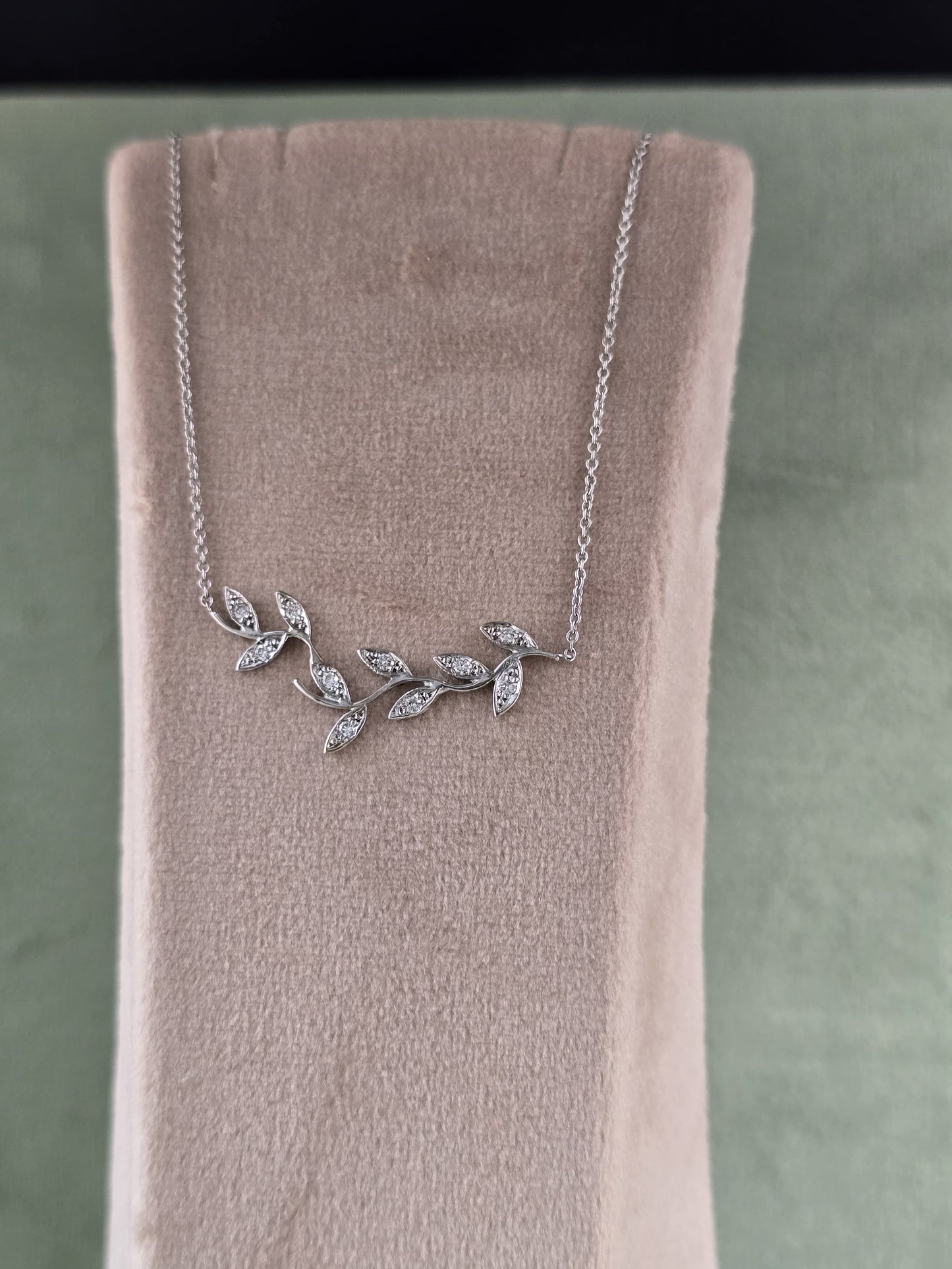 18k Natural Diamond Pendant