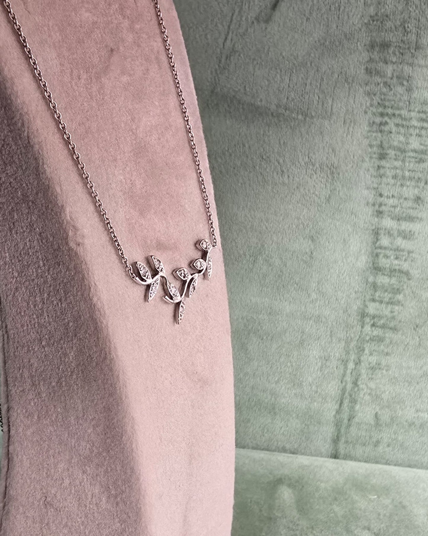 18k Natural Diamond Pendant