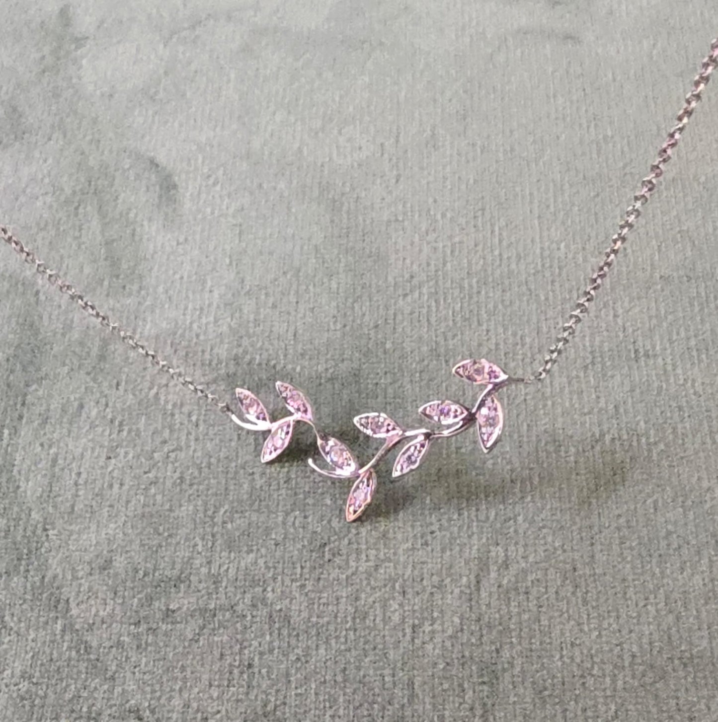 18k Natural Diamond Pendant