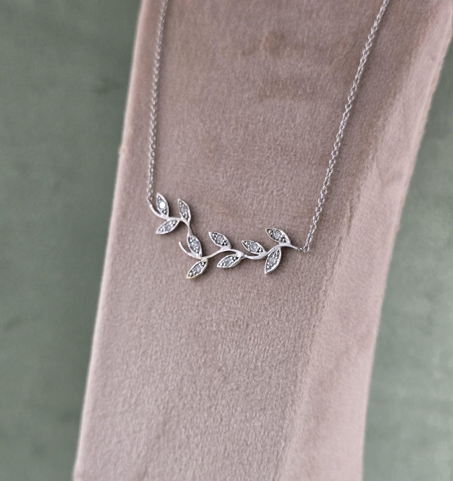 18k Natural Diamond Pendant