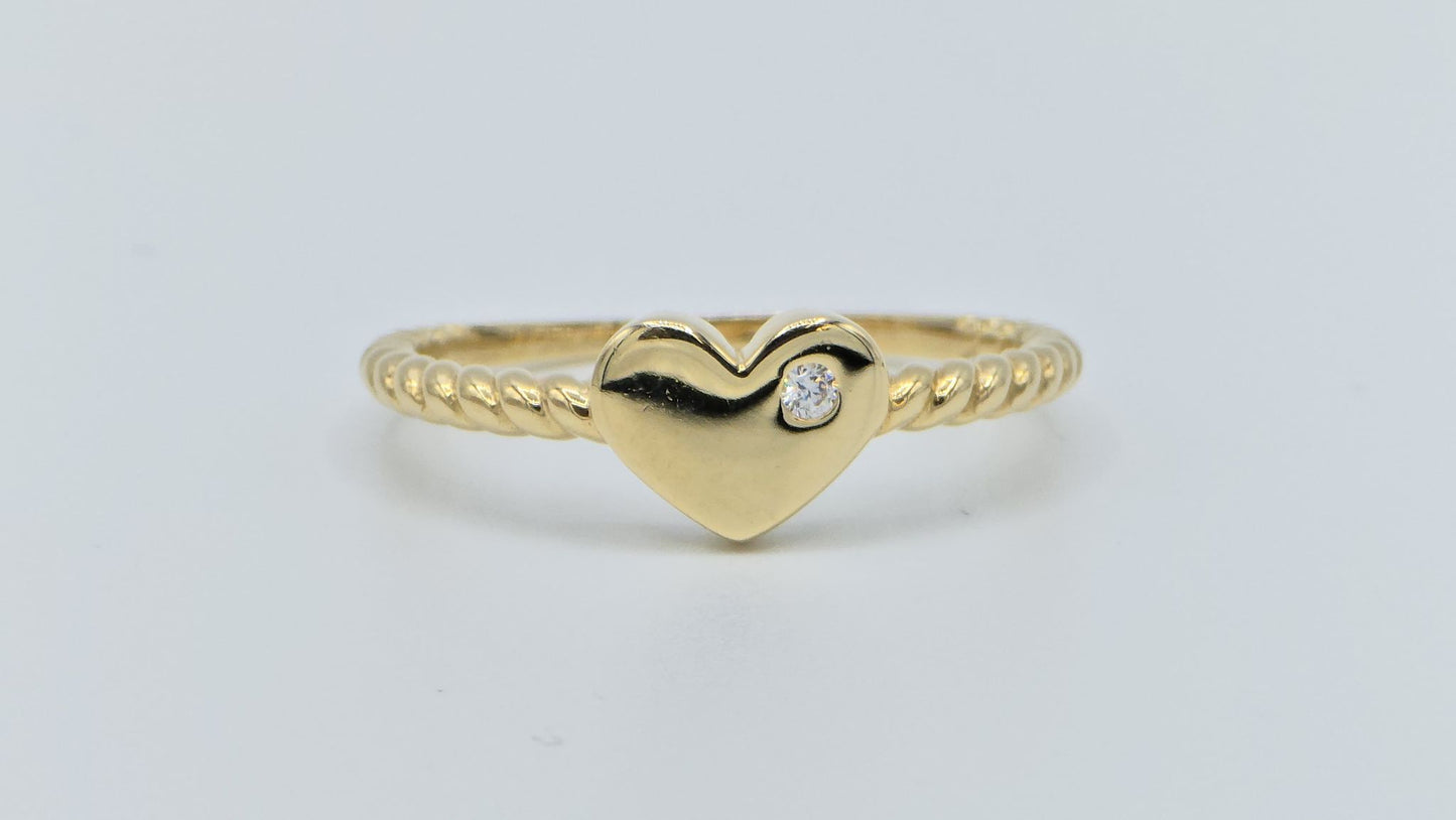 14K yellow gold heart ring