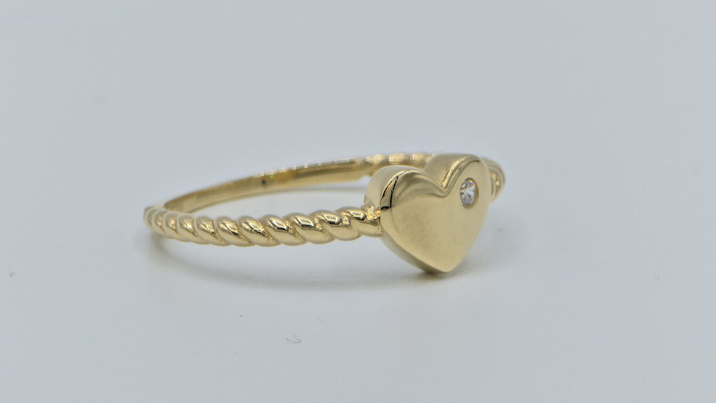 14K yellow gold heart ring