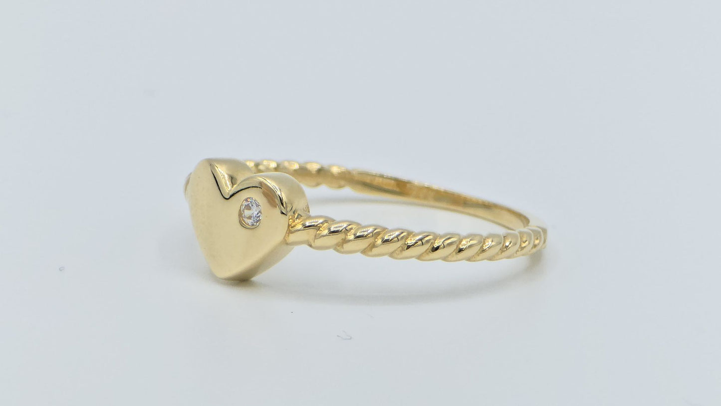 14K yellow gold heart ring
