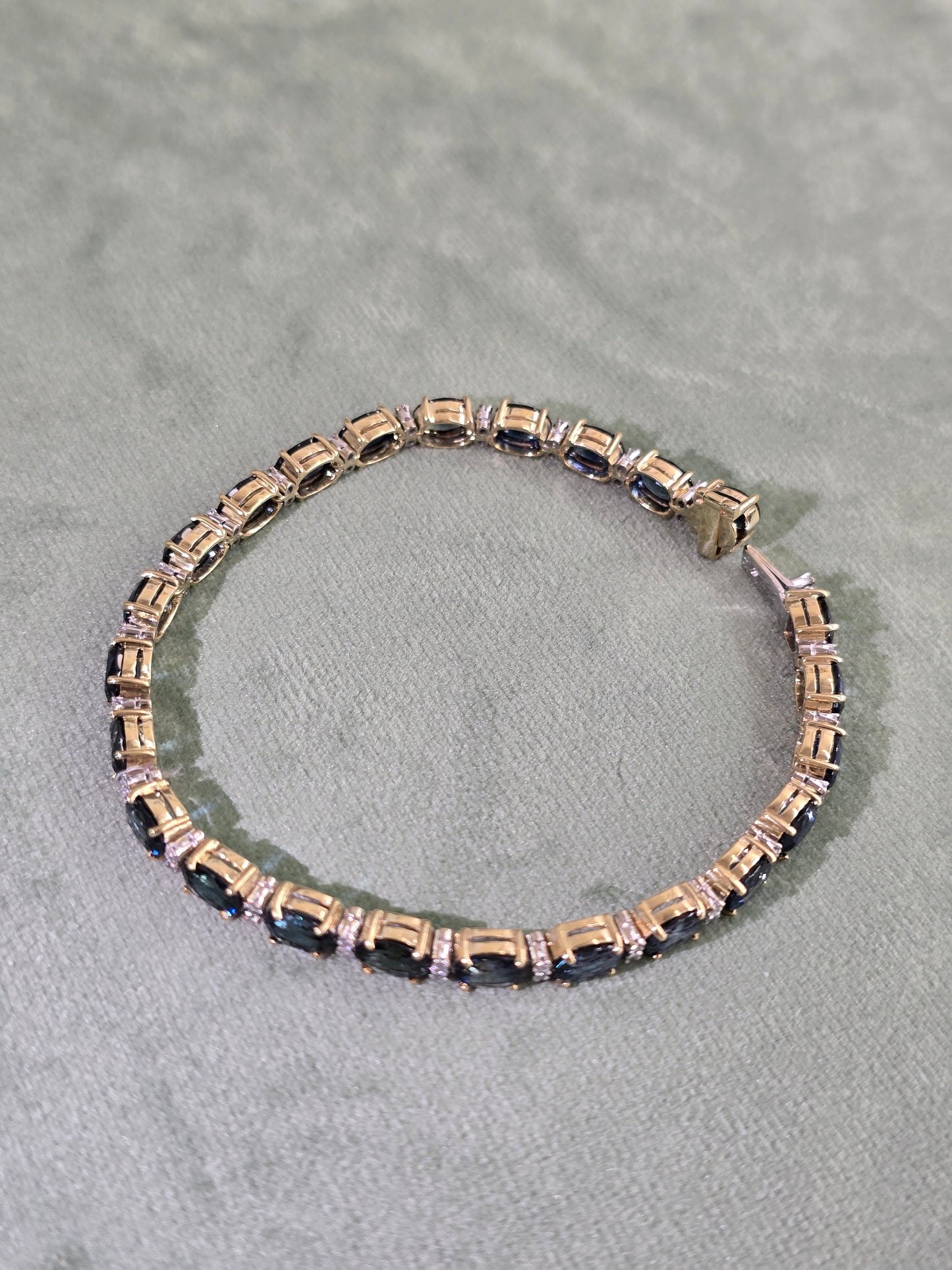18k yellow natural sapphire and natural diamonds bracelet