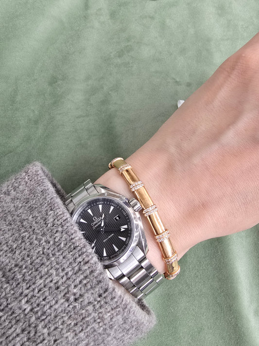 Rose gold 18k bangel with natural diamonds