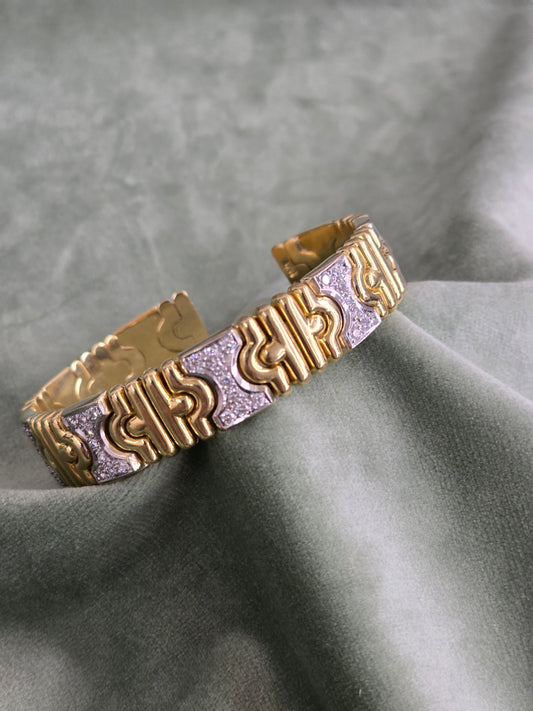 18k yellow gold with natural diamonds